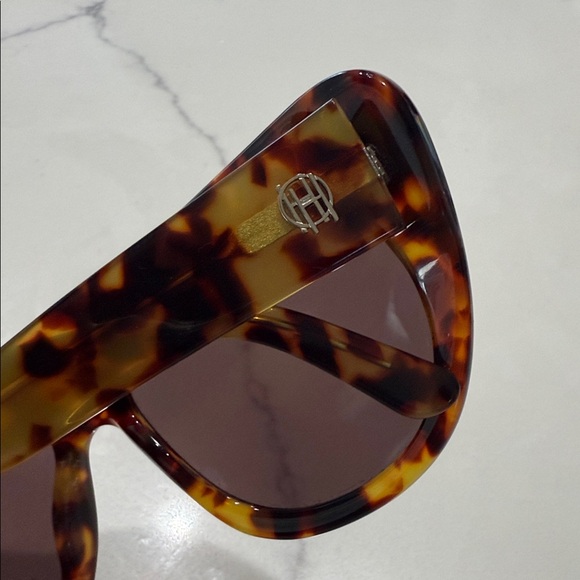 House of Harlow 1960 Brown Tortoise Sunglasses - Picture 8 of 8